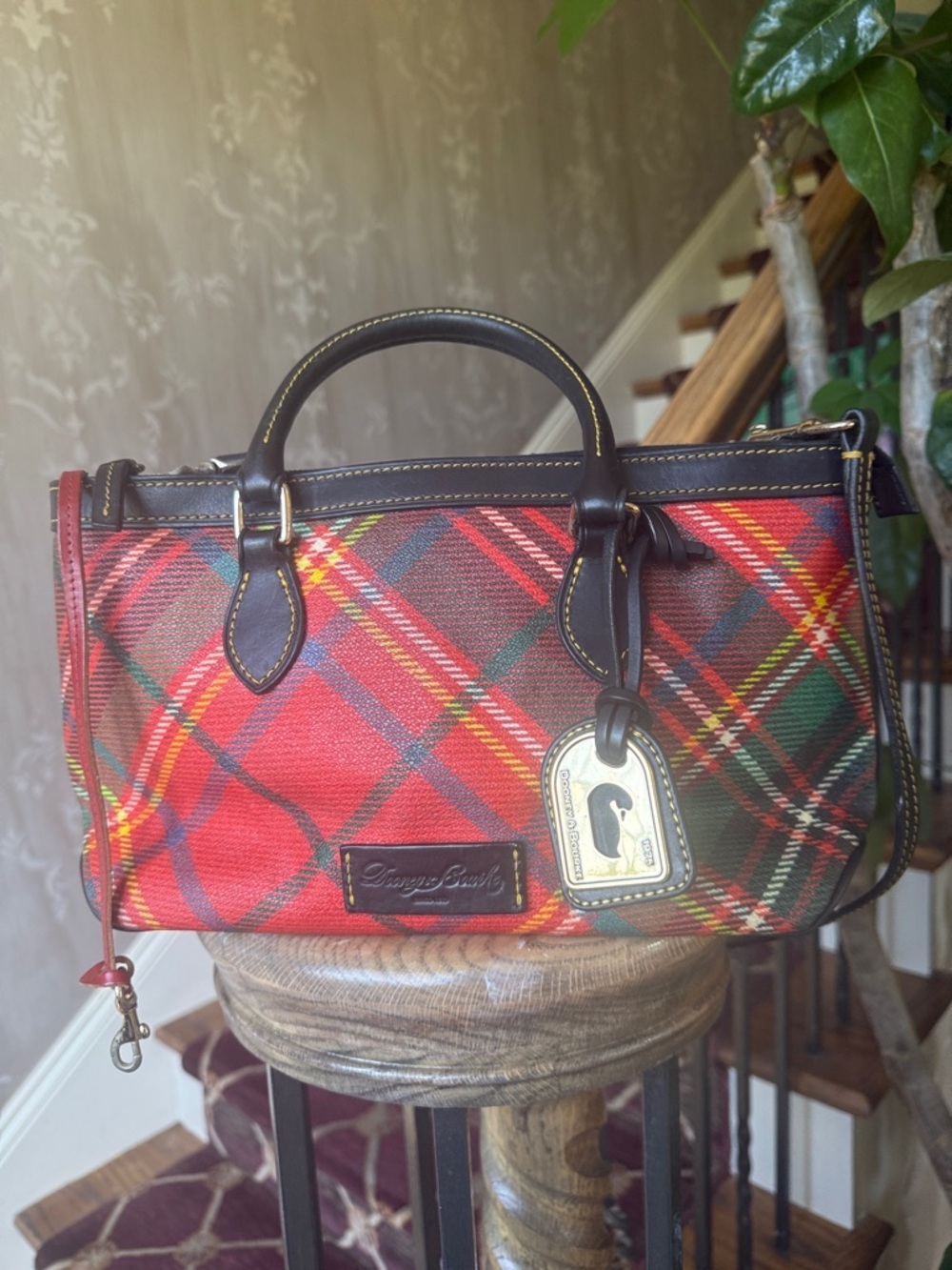 DOONEY & BOURKE ladies, red plaid purse, excellent condition - Picture 3 of 10